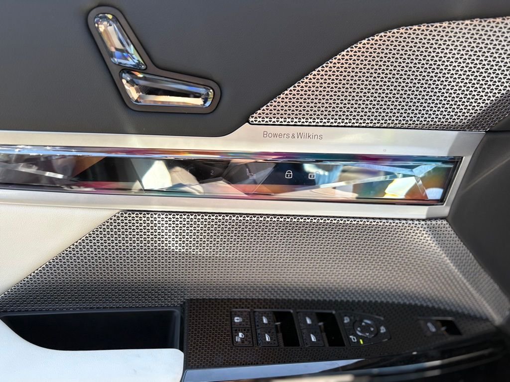 New 2025 Dravit Grey Metallic BMW 760i xDrive image 17