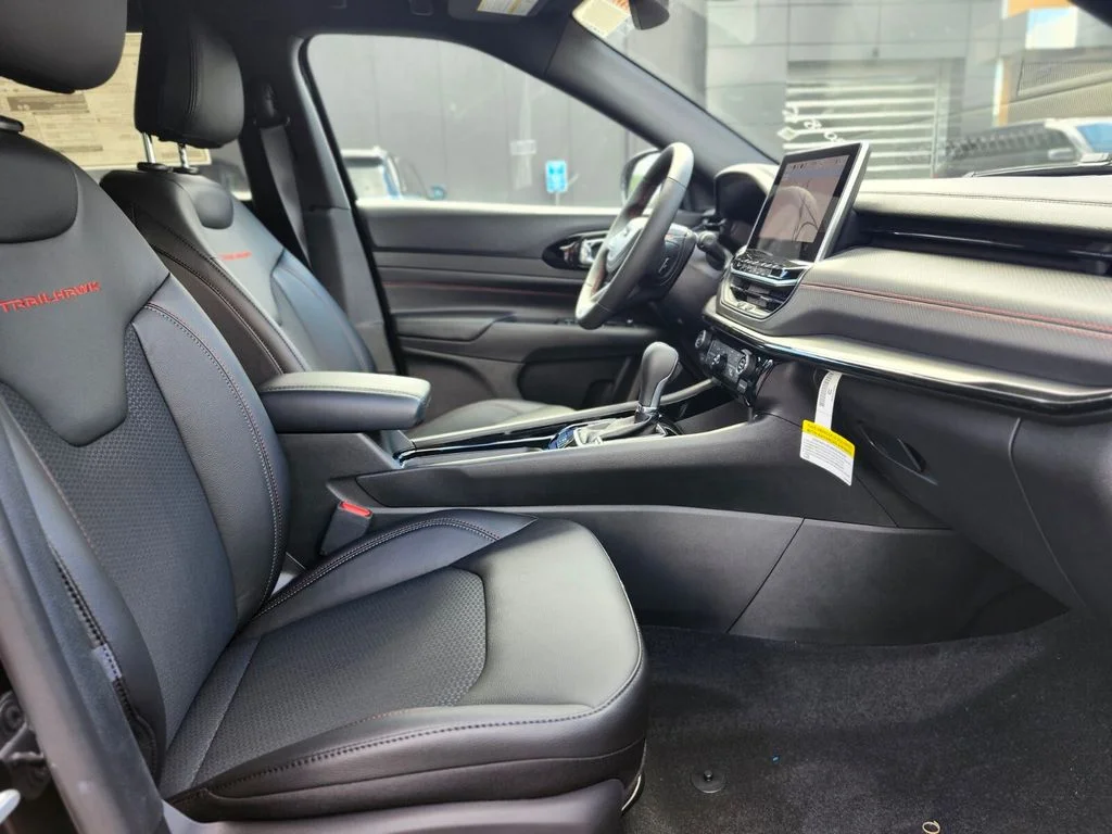 New 2026 Diamond Black Crystal Pearl-Coat Exterior Paint Jeep Trailhawk image 11