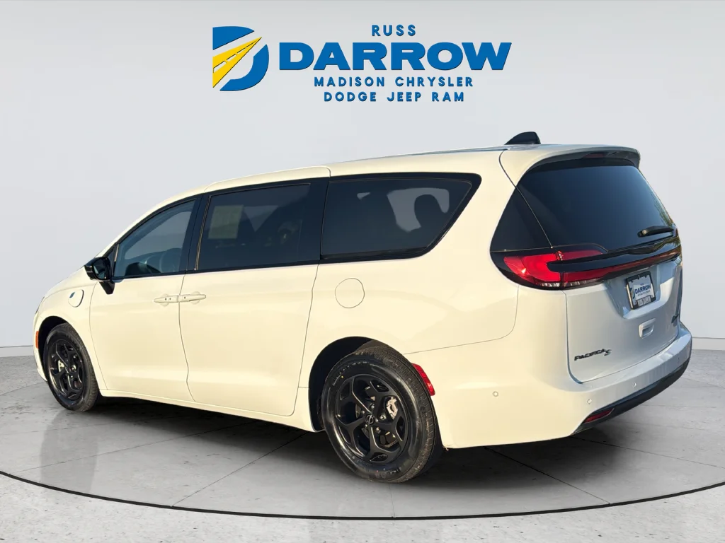 Used 2024 White Chrysler Select S Appearance image 3