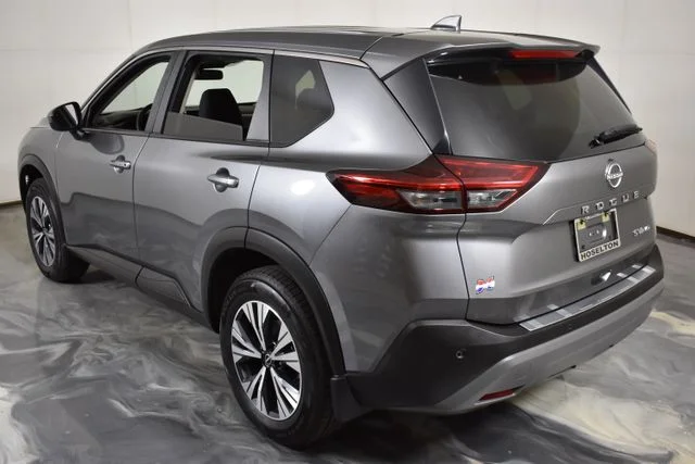Used 2023 Gray Nissan SV image 7