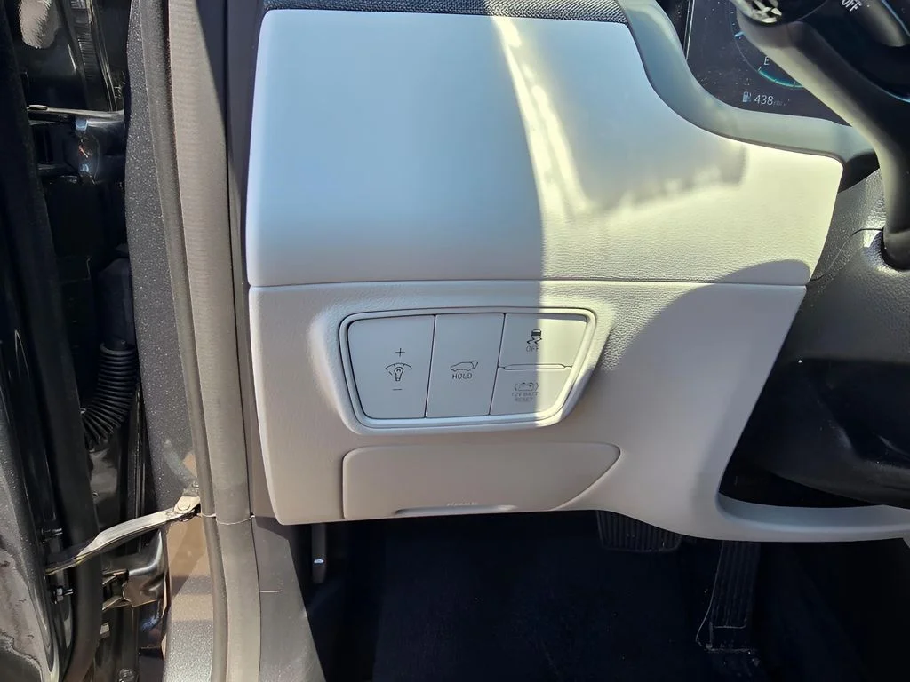 Used 2024 Amazon Gray Hyundai Limited image 18