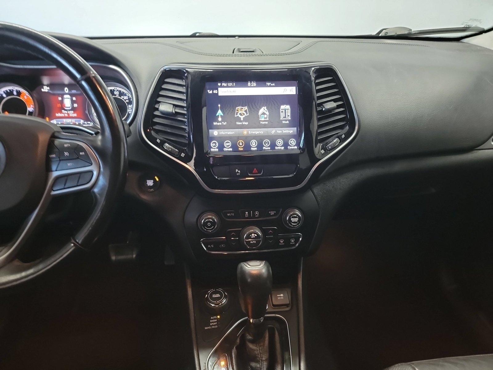 Used 2020 Diamond Black Crystal Pearlcoat Jeep Limited image 19