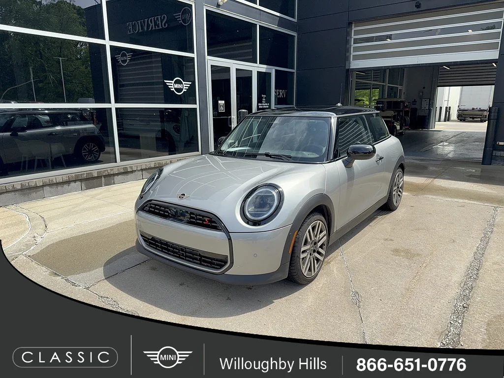 2025 MINI Hardtop Cooper S Signature's photo