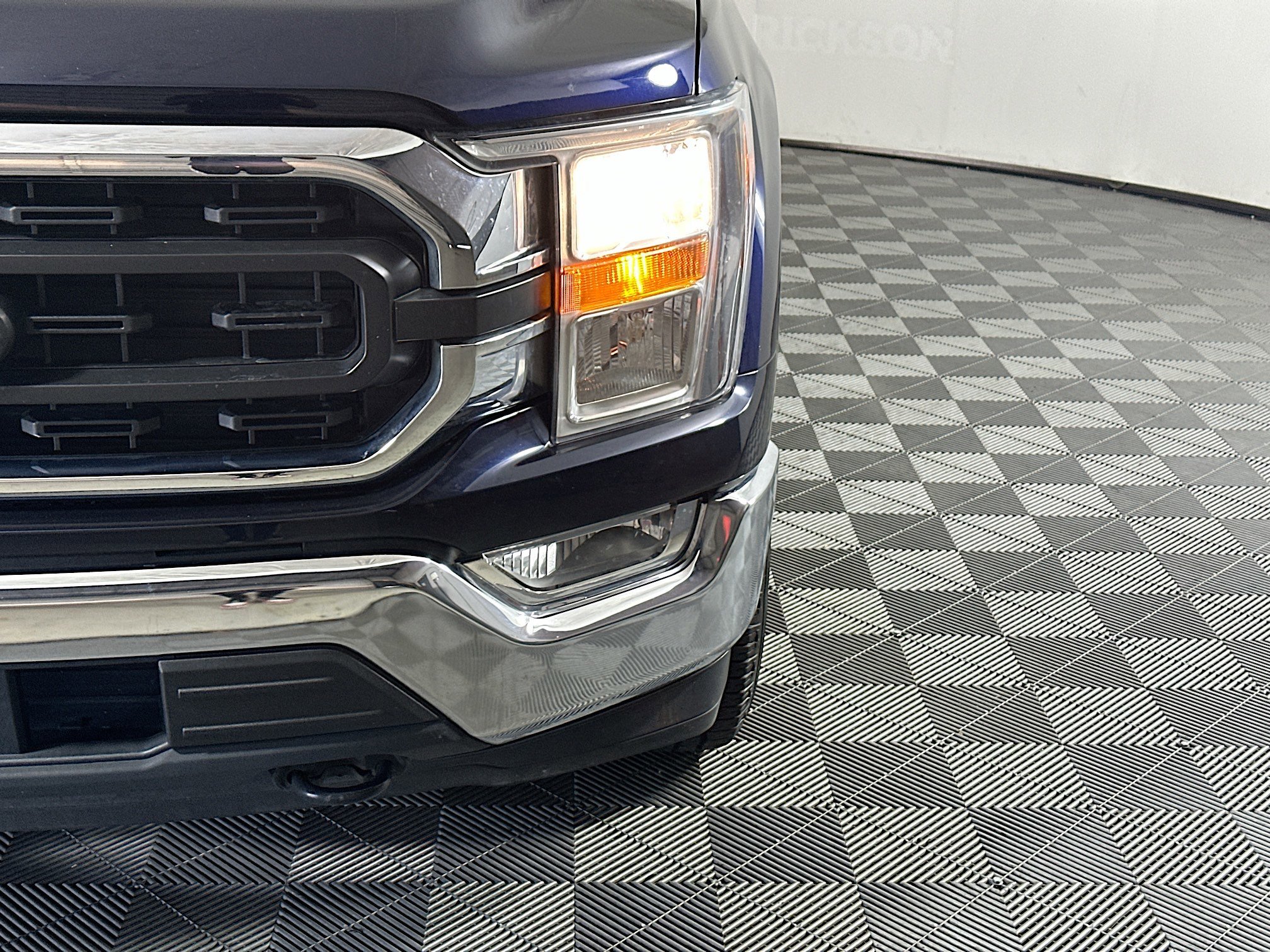 Used 2022 Blue Metallic Ford XLT image 9