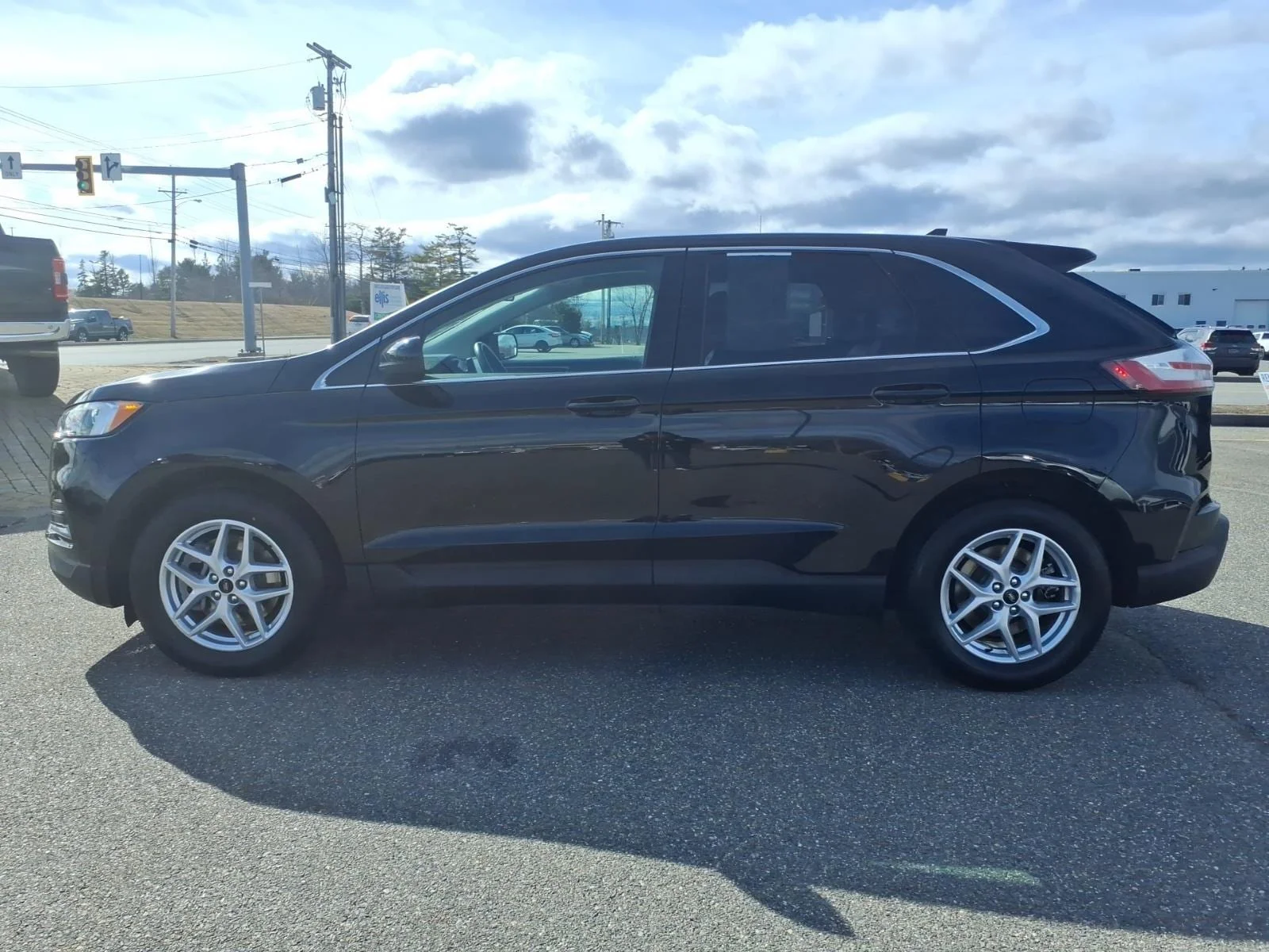 Used 2024 Black Metallic Ford SEL image 8