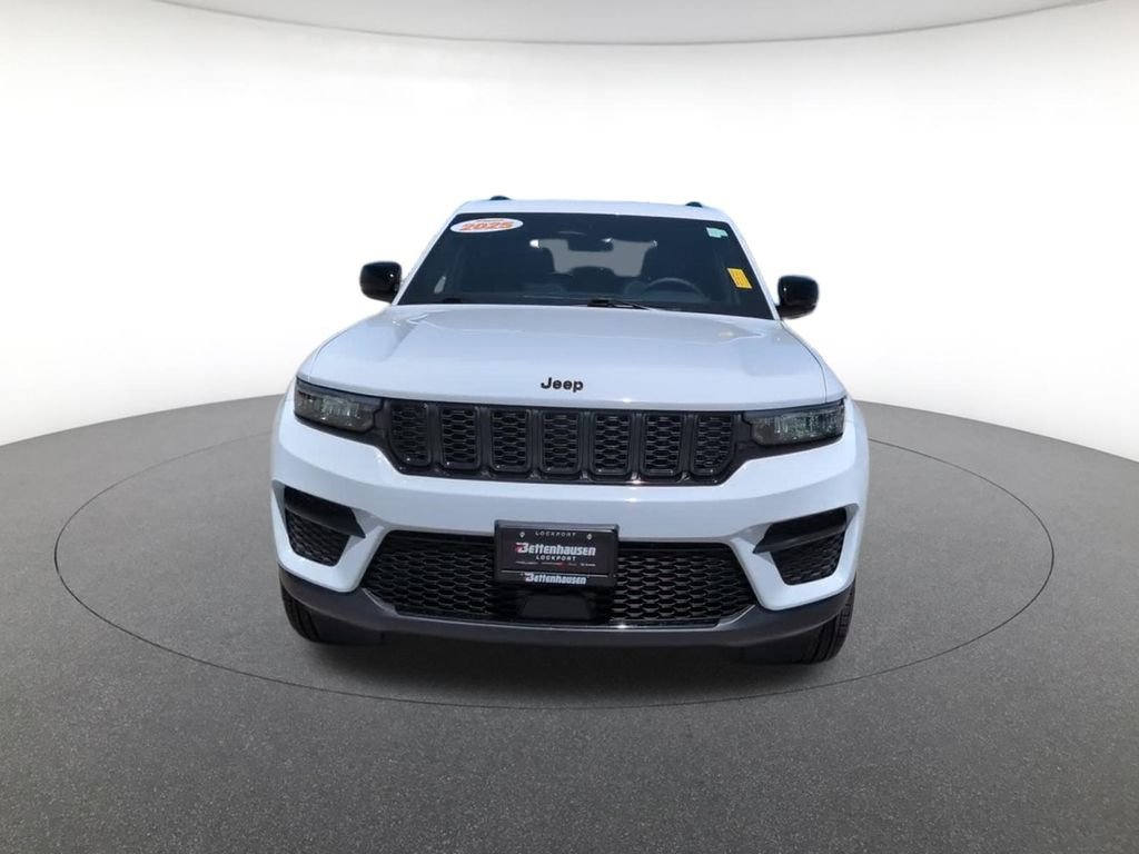 Used 2025 White Jeep Altitude X image 22