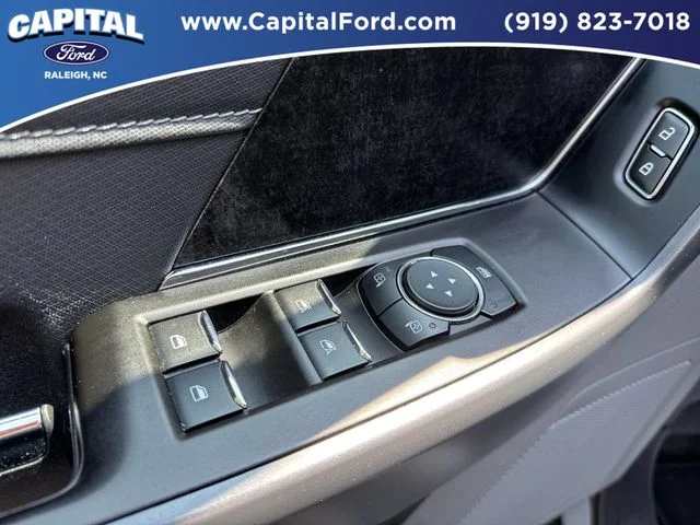 Used 2022 Silver Ford XLT image 21