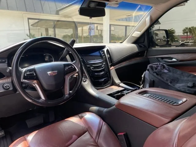 Used 2019 SHADOW METALLIC Cadillac Luxury image 9