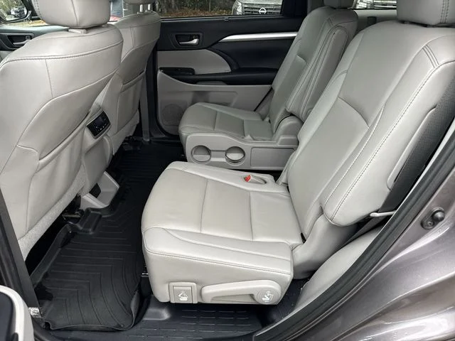 Used 2019 Gray Toyota XLE image 14