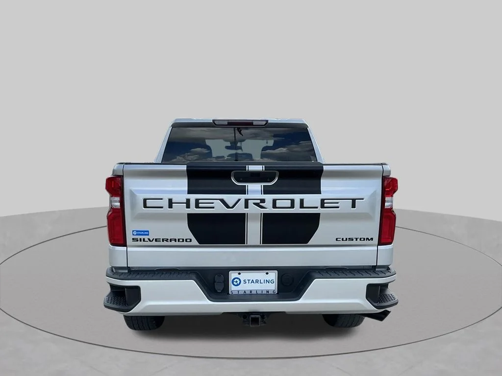 Used 2022 Silver Chevrolet Custom image 9