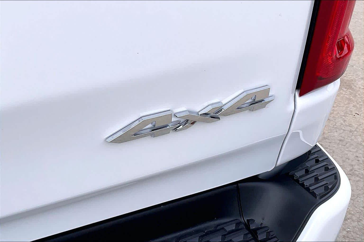 New 2026 Bright White Clear-Coat Exterior Paint RAM Laramie image 15