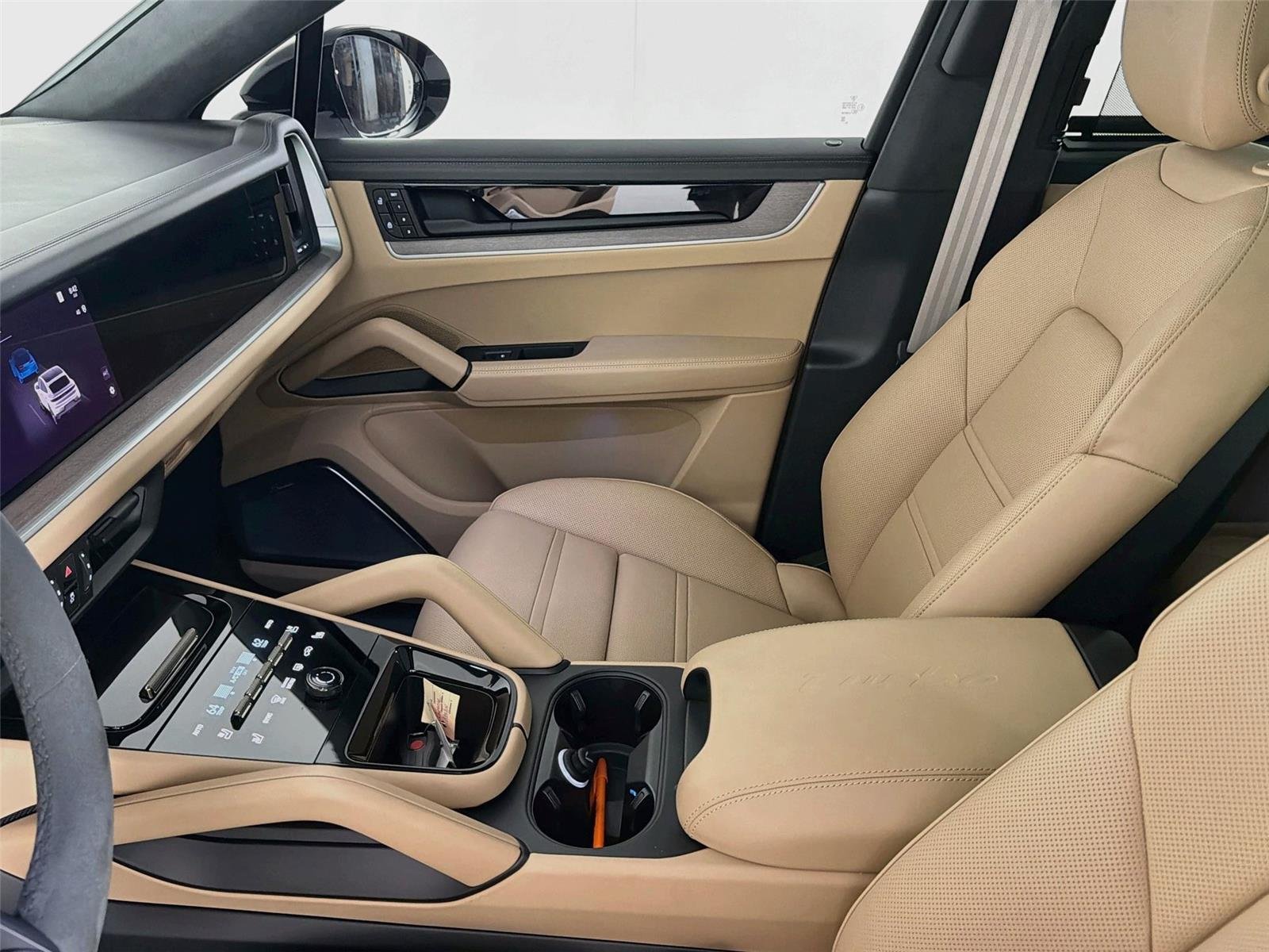 Certified Used 2025 Carrara White Metallic Porsche Turbo E-Hybrid Coupé image 29