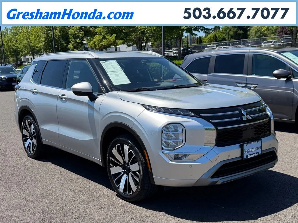 2025 Mitsubishi Outlander SEL 2WD's photo