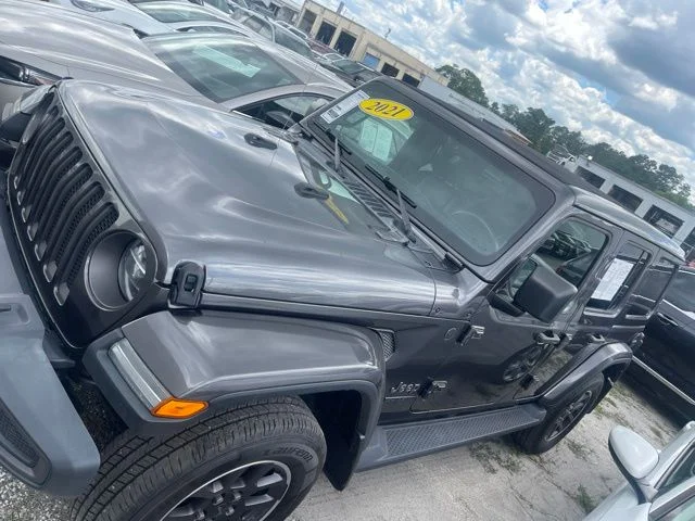 Used 2021 Gray Jeep Unlimited Sahara image 3