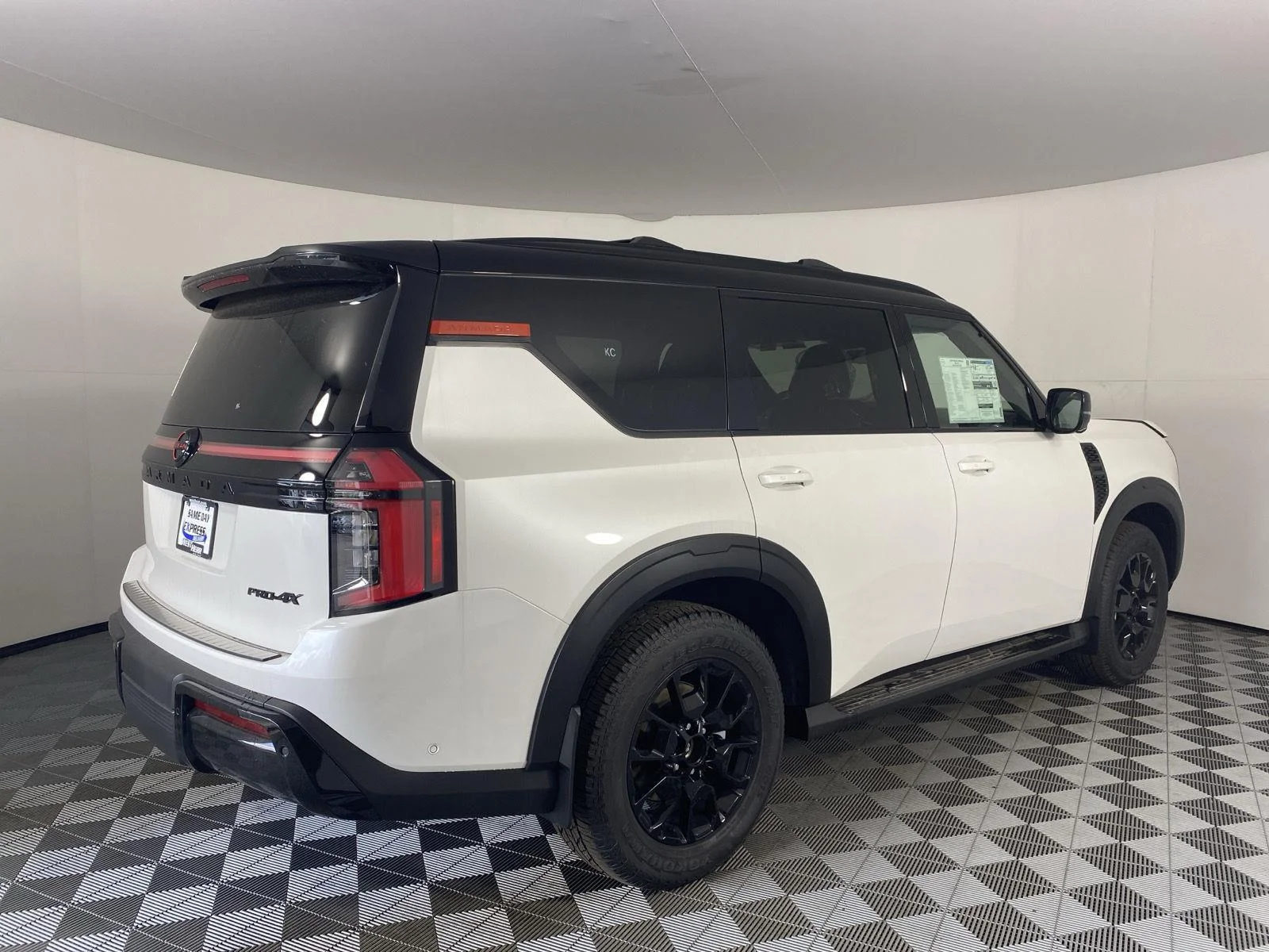 New 2026 Aspen White TriCoat / Super Black Two-tone Nissan PRO-4X® image 9