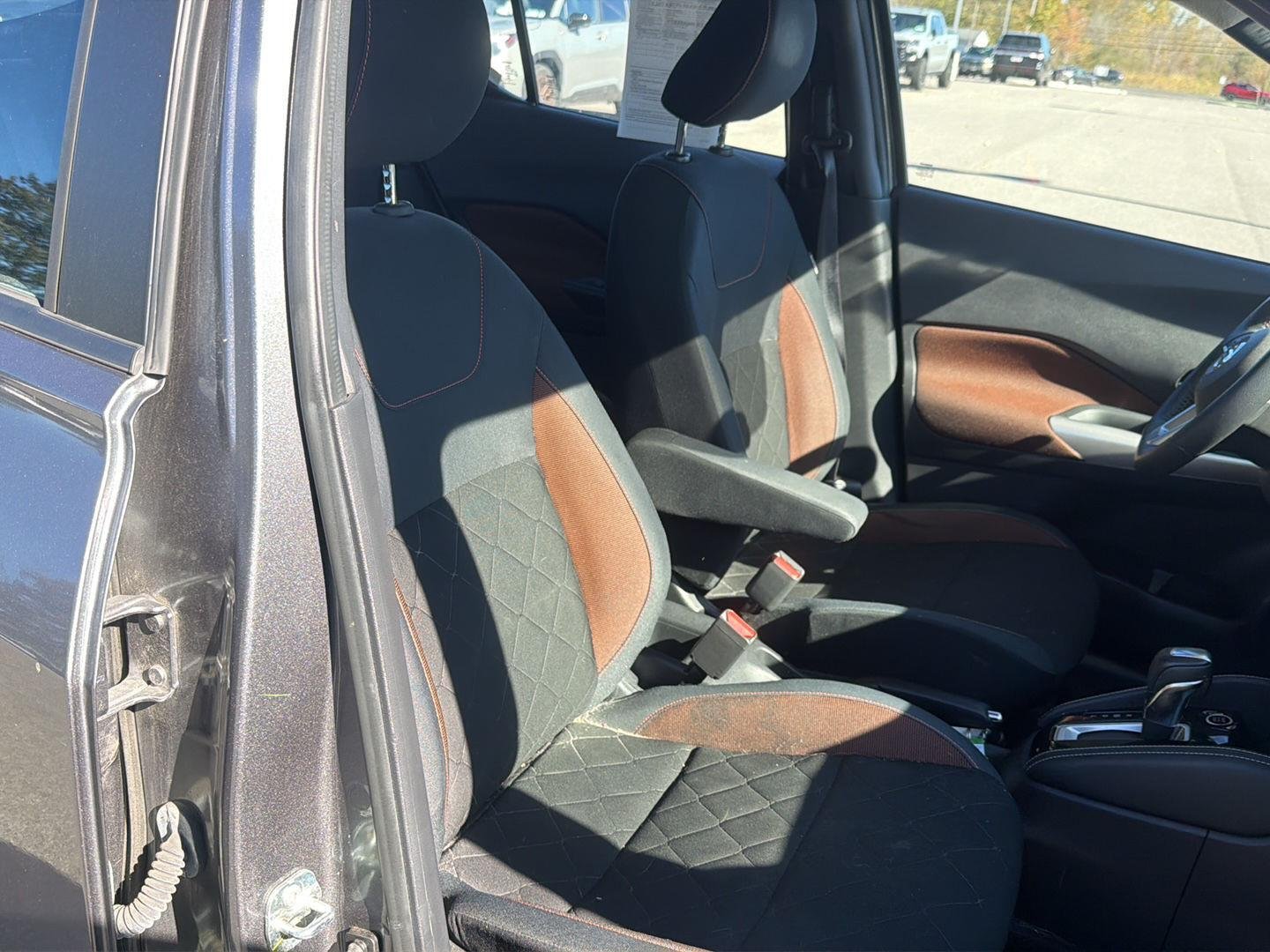 Used 2020 Gun Metallic/Monarch Orange Nissan SR image 18