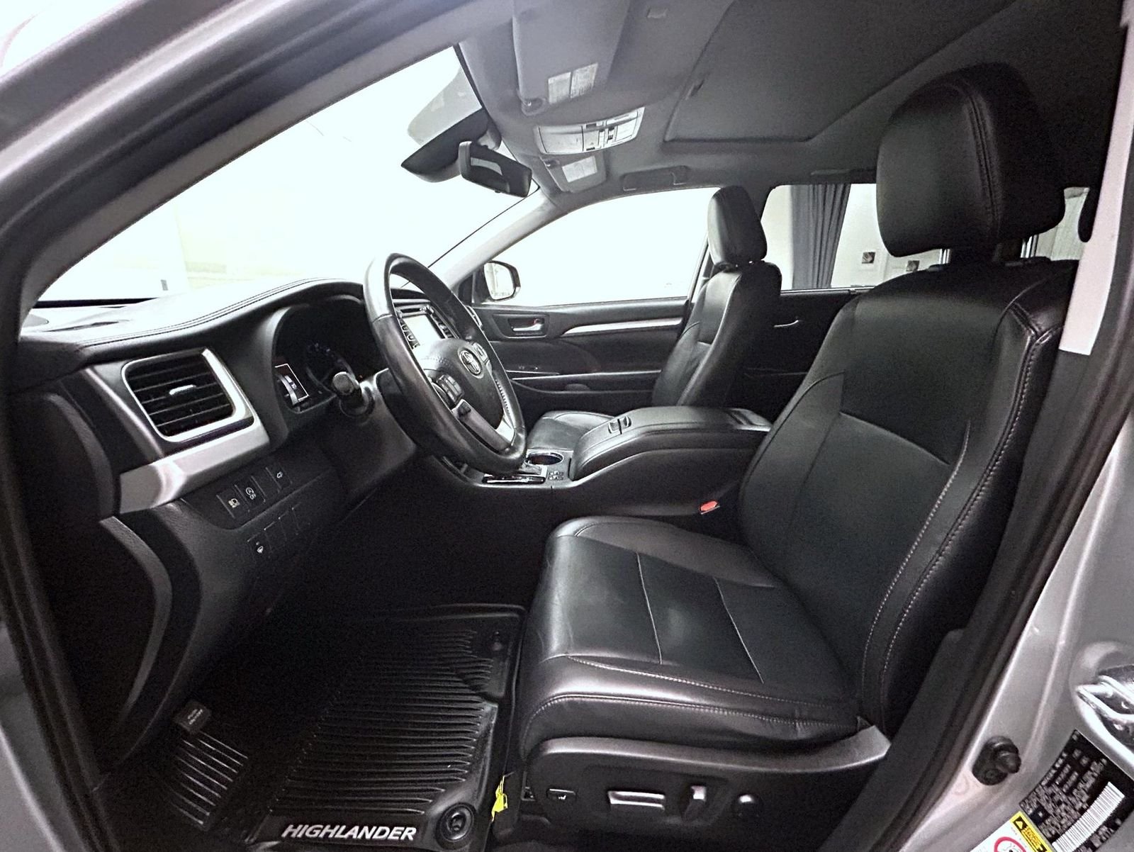 Used 2019 Silver Toyota XLE image 10