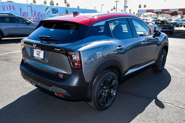 New 2026 Gun Metallic / Scarlet Ember Tintcoat Two-tone Nissan SR image 6