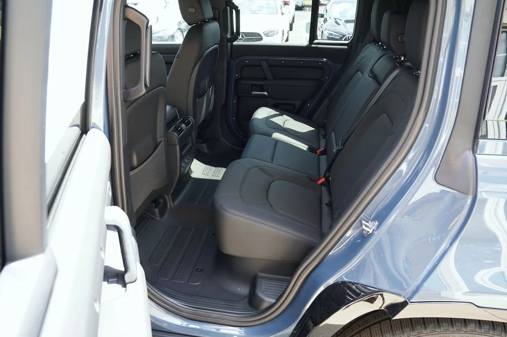 New 2026 Tasman Blue Land Rover X-Dynamic SE image 32