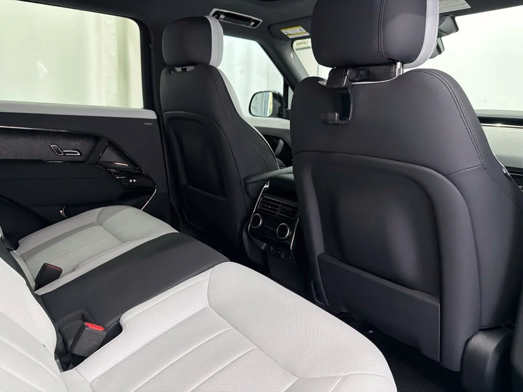 New 2024 Gray Land Rover Dynamic SE image 27