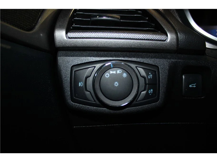 Used 2019 White Ford SE image 28