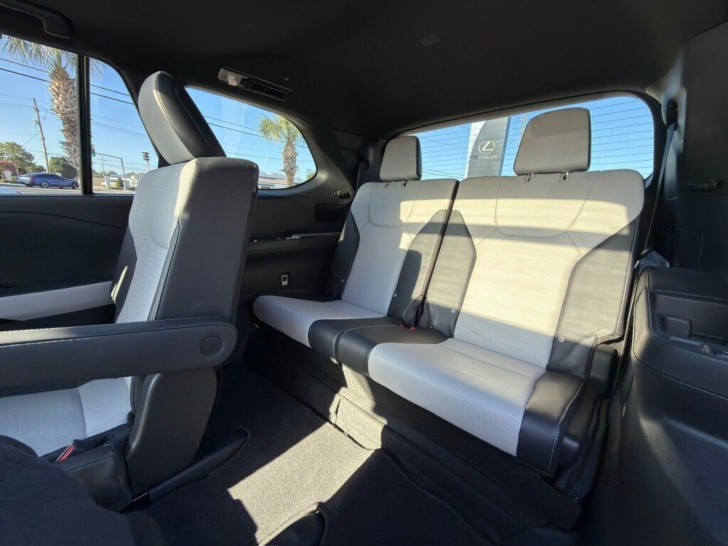 Certified Used 2025 CELESTIAL SILVER Lexus F SPORT Handling image 13