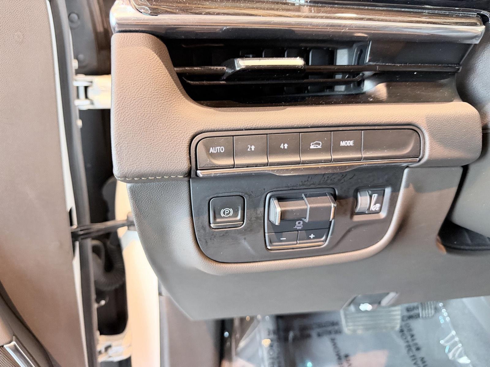 Used 2021 CRYSTAL WHITE TRICOAT Cadillac Premium Luxury image 44
