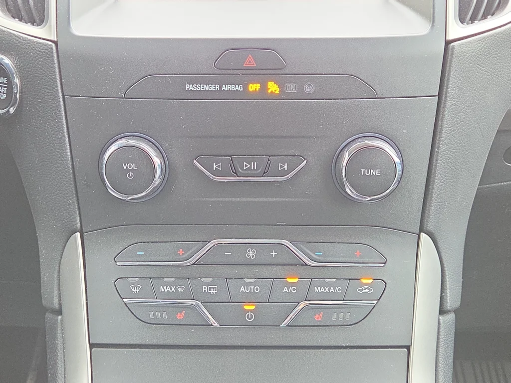Used 2019 Blue Ford SEL image 18