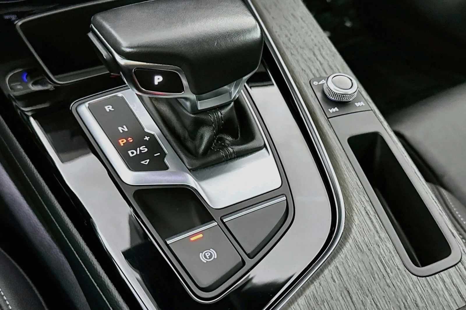 Used 2023 Mythos Black Metallic Audi S line Premium image 7