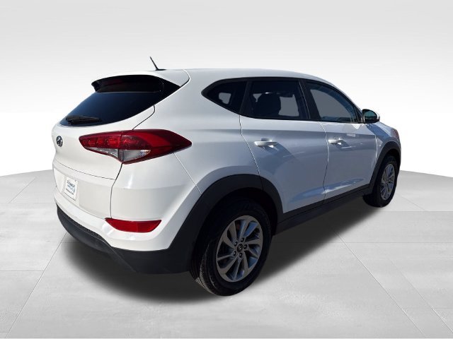 Used 2016 White Hyundai SE image 5