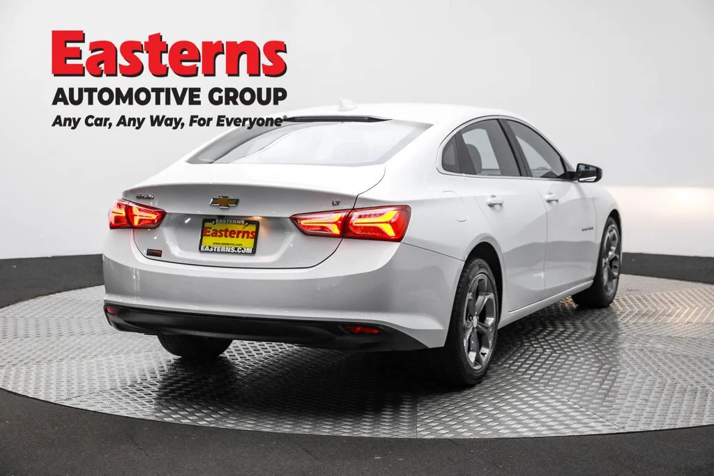 Used 2021 White Chevrolet LT image 5