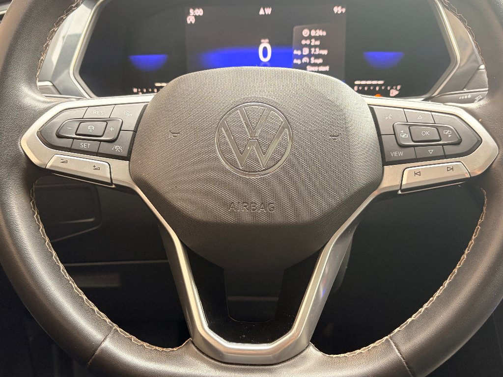 Used 2022 Pure White Volkswagen SE image 15