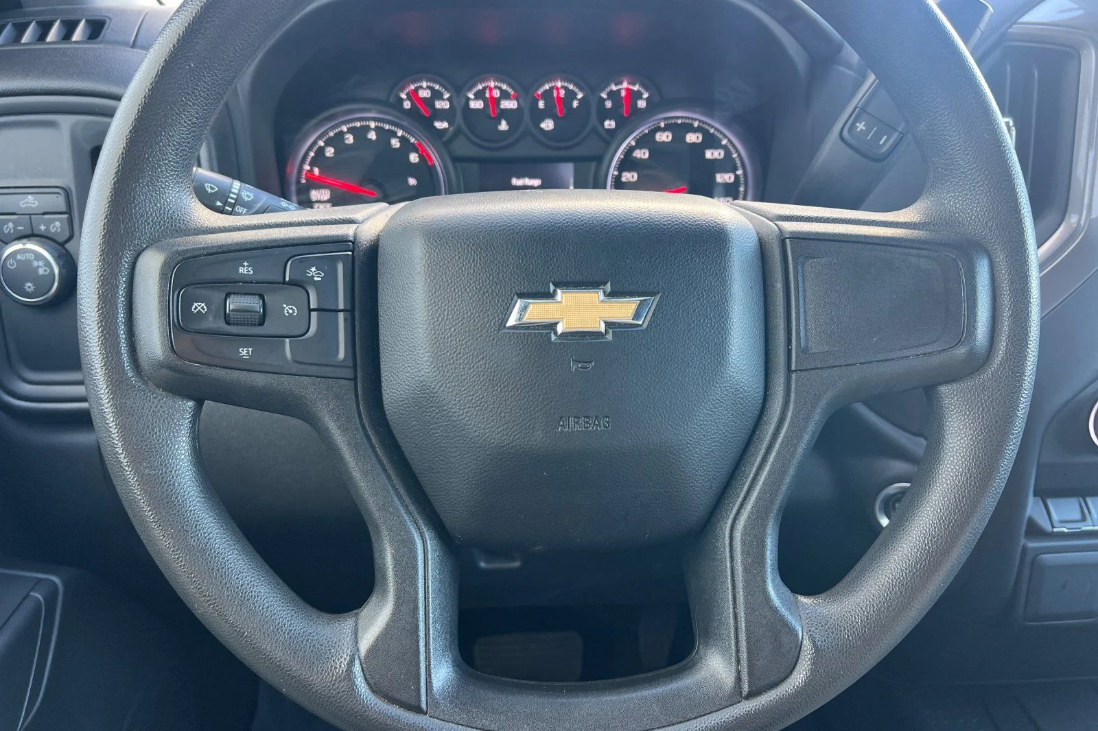Used 2023 White Chevrolet Custom image 22
