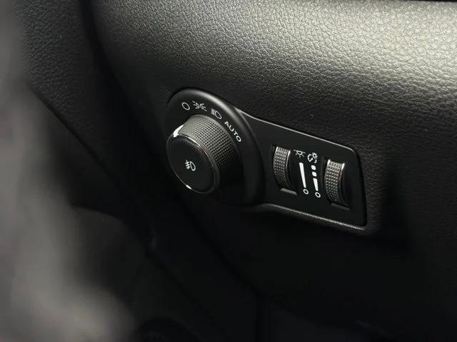 New 2026 Fathom Blue Pearl Coat Jeep Latitude image 27