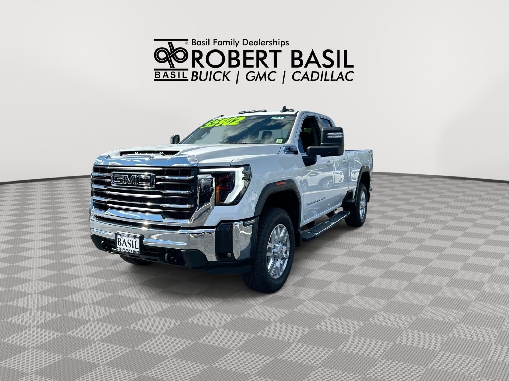 Used 2024 White GMC SLE image 4