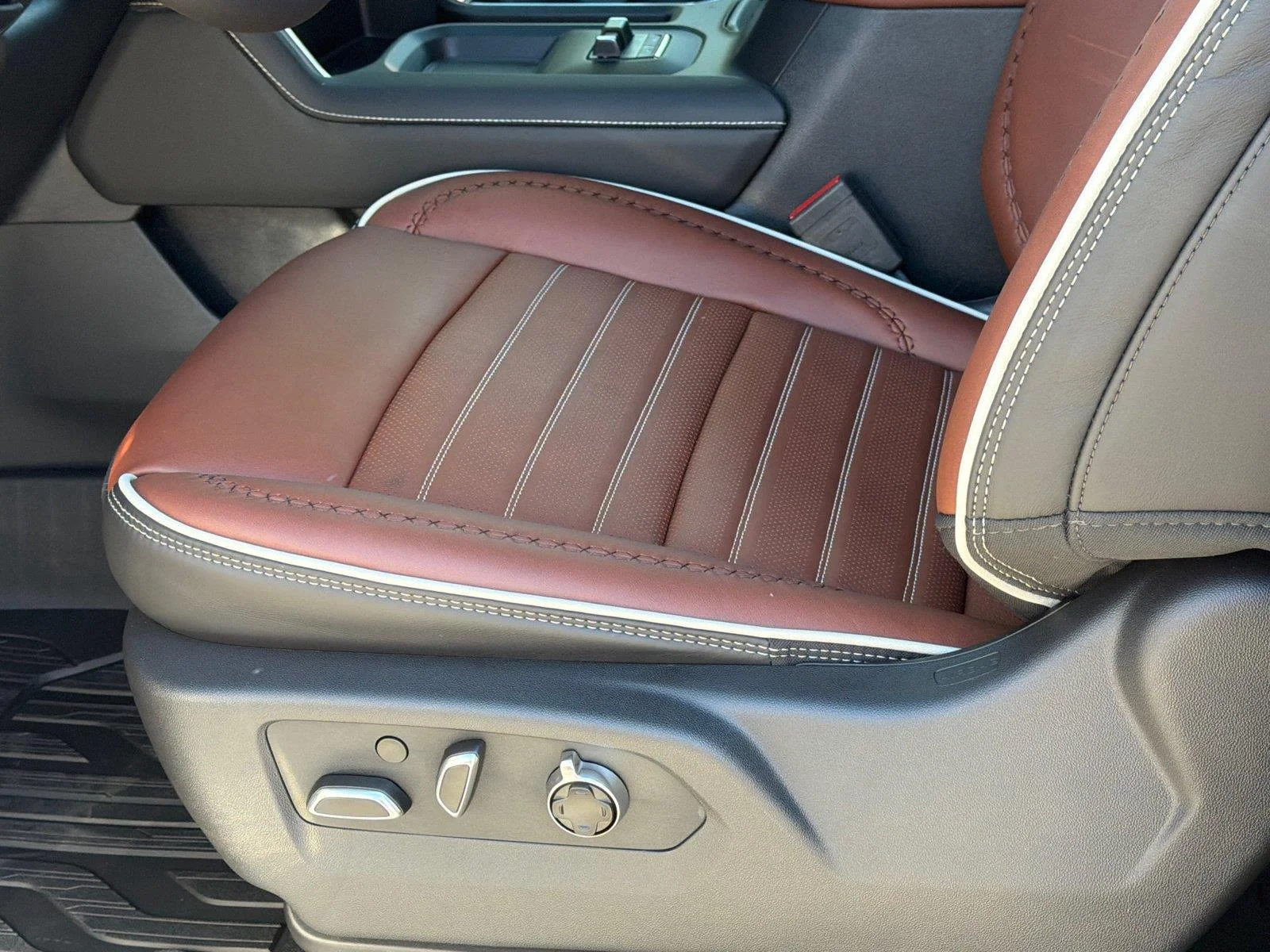 2026 GMC Sierra 2500HD Denali Ultimate - Photo 15