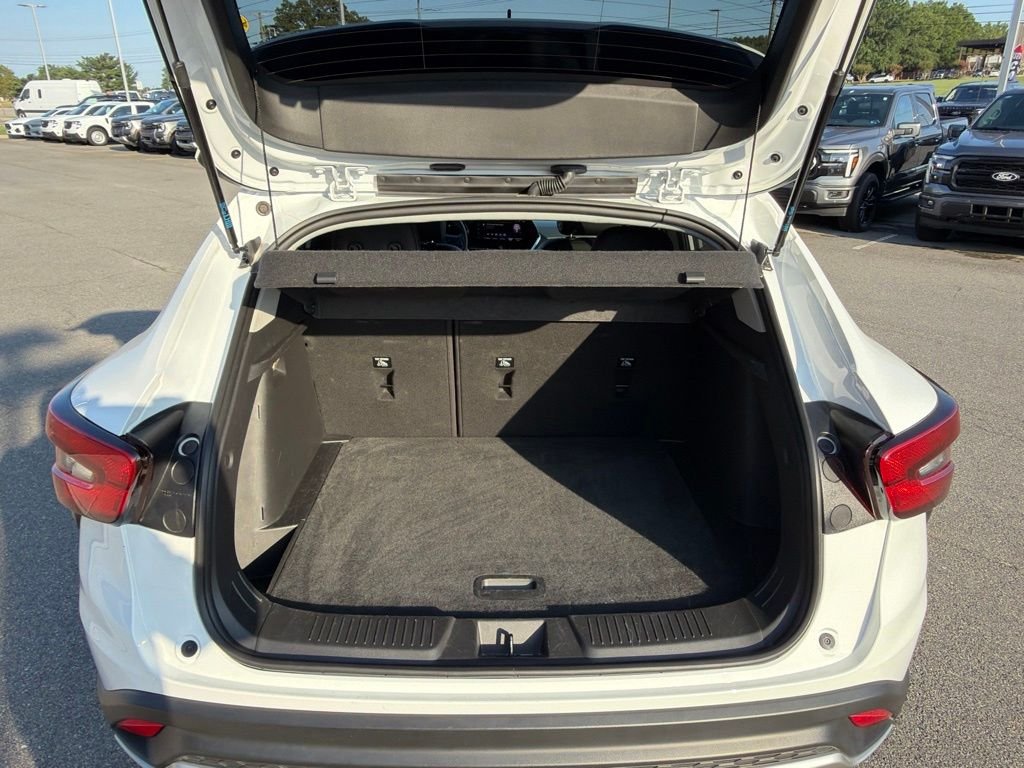 Used 2025 Summit White Chevrolet LT image 17