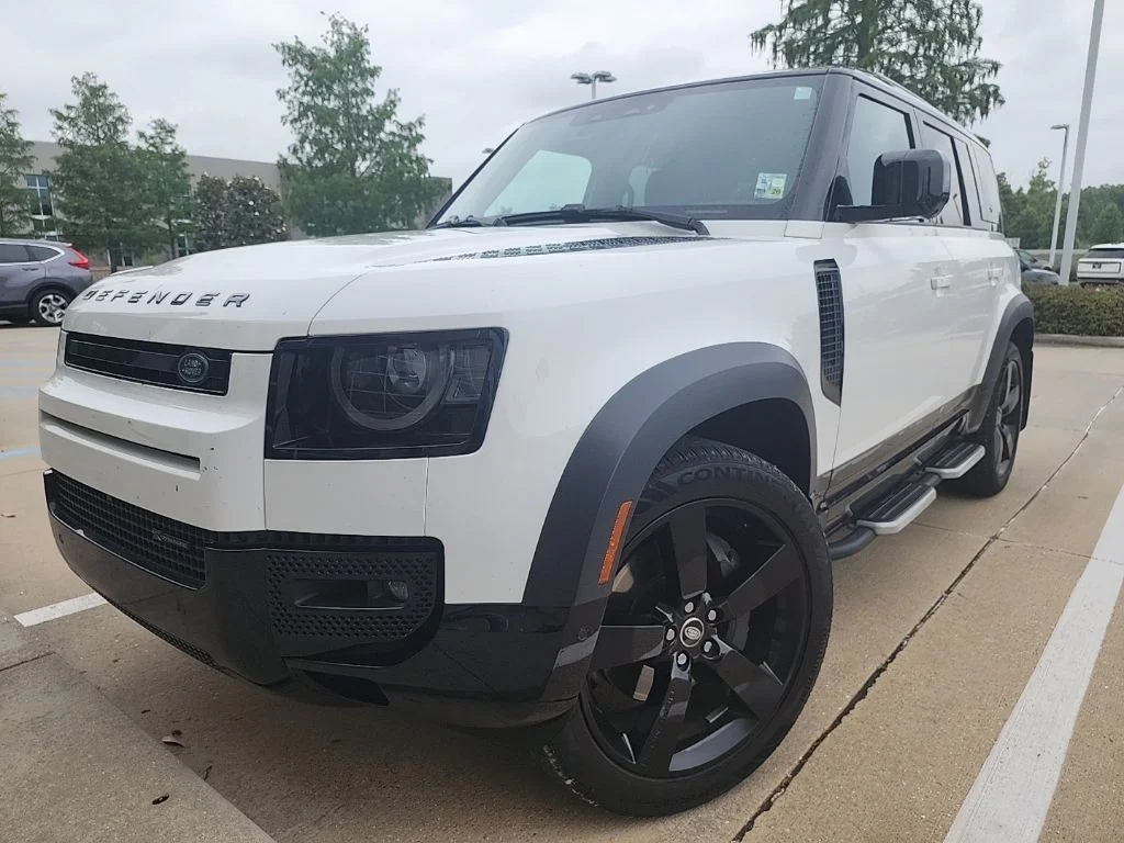 Certified Used 2023 White Land Rover X-Dynamic SE image 1