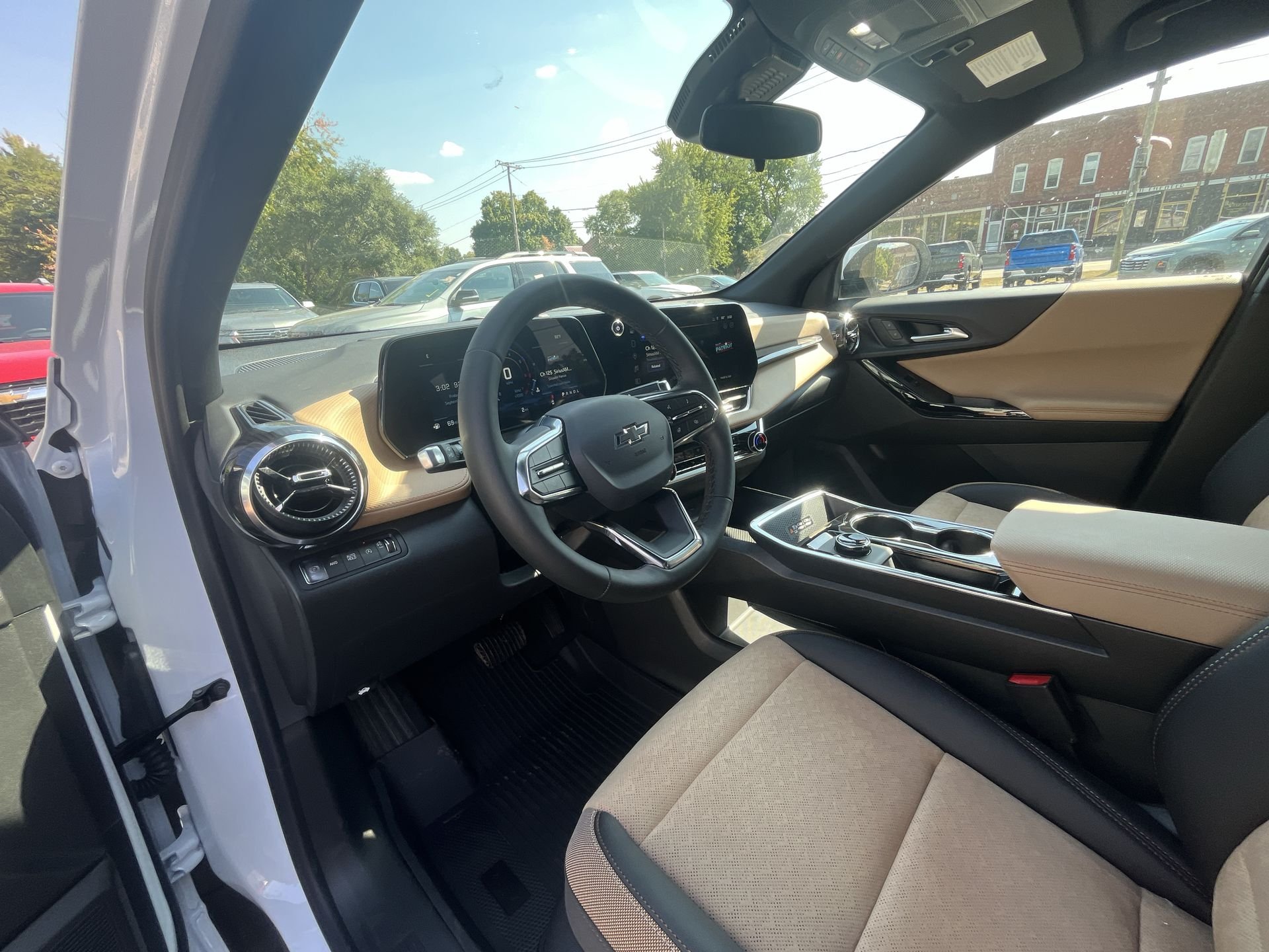 New 2026 Polar White Tricoat Chevrolet ACTIV image 35
