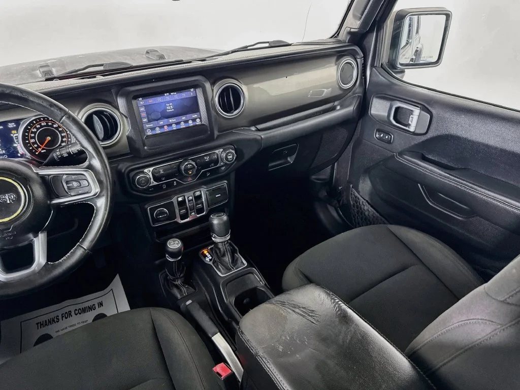 Used 2018 Granite Crystal Metallic Clearcoat Jeep Unlimited Sahara image 28