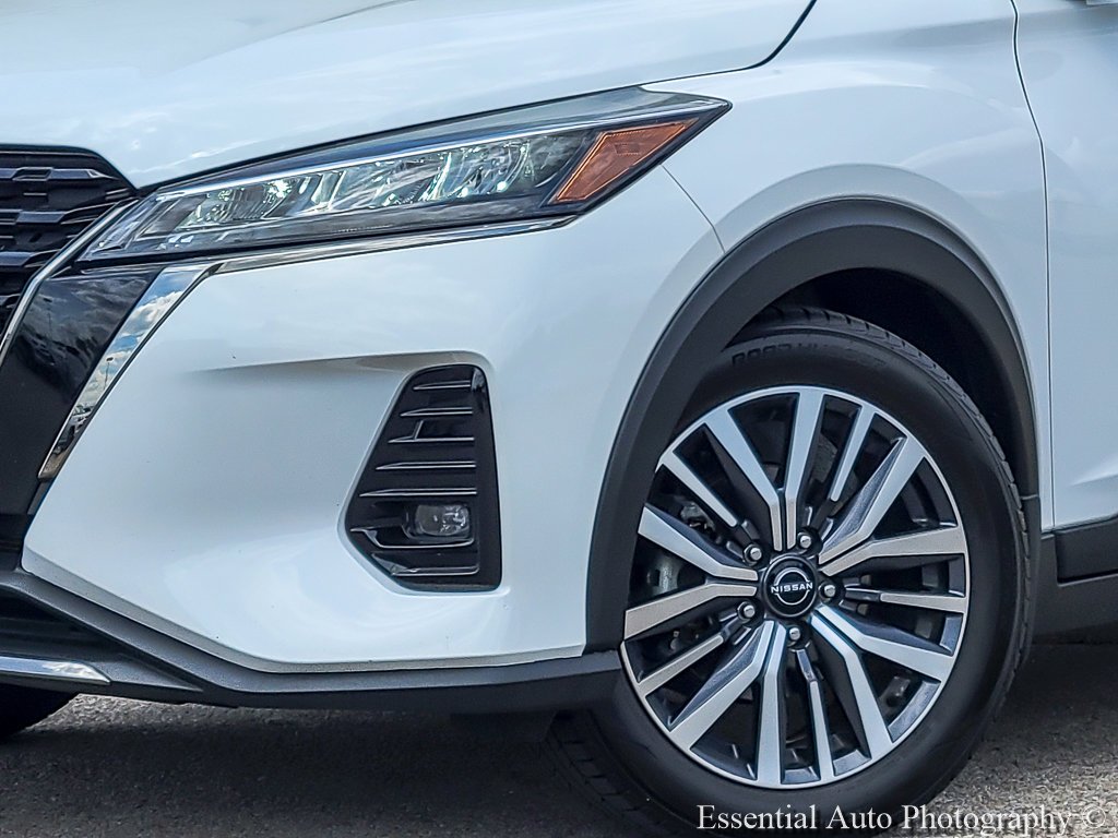 Used 2023 Aspen White Tricoat/Super Black Nissan SR image 3