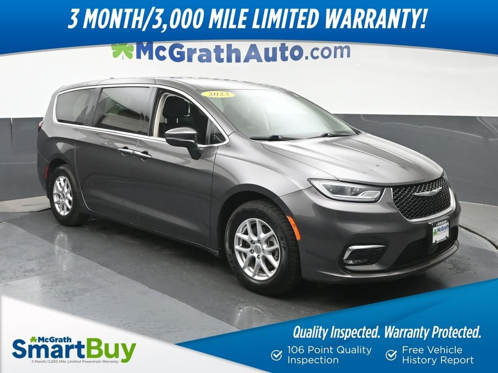 2023 Chrysler Pacifica Touring L's photo