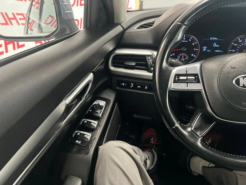 Used 2020 Silver Kia S image 21