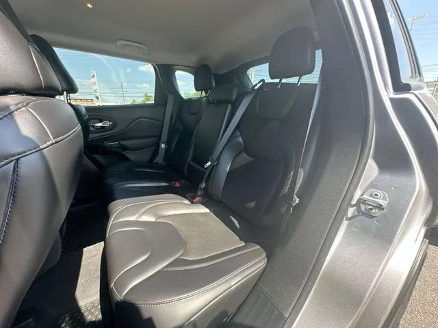 Used 2020 Silver Jeep Latitude Plus image 23