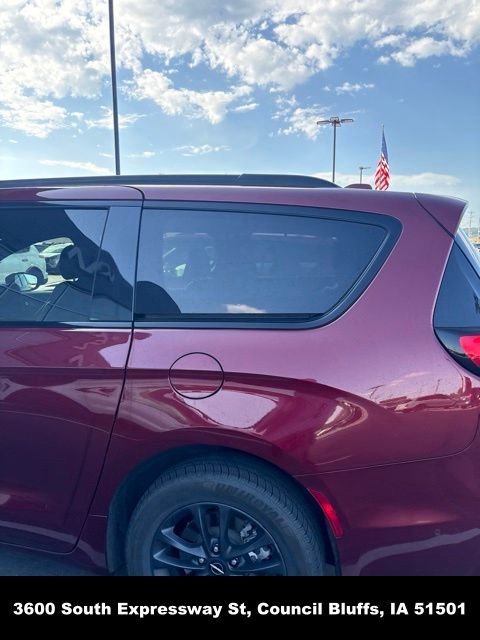 Used 2020 Red Chrysler Launch Edition image 10