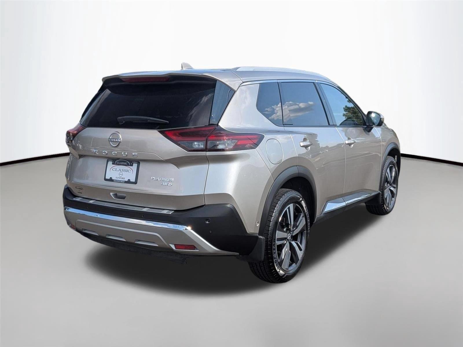 Used 2023 Champagne Silver Metallic Nissan Platinum image 5
