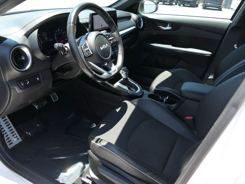 Used 2023 Snow White Pearl Kia GT-Line image 10