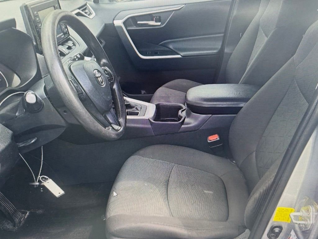 Used 2022 Silver Toyota XLE image 3