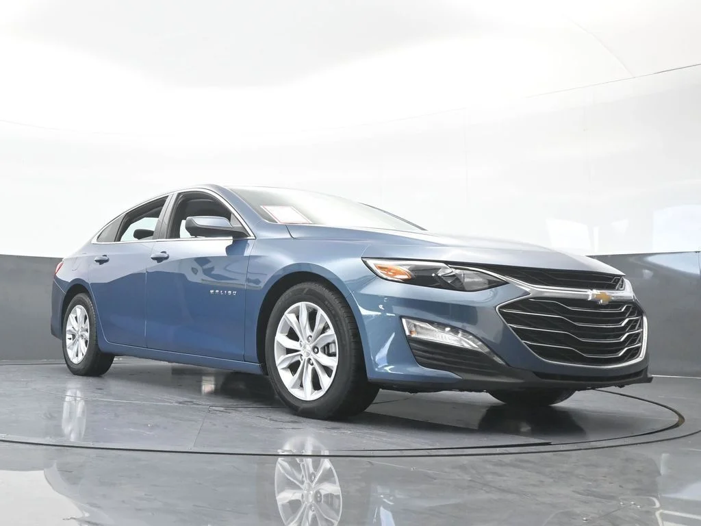 Used 2025 Lakeshore Blue Metallic Chevrolet LT image 60