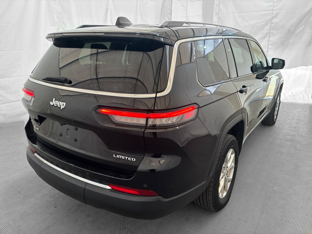 Used 2023 Black Jeep Laredo image 7